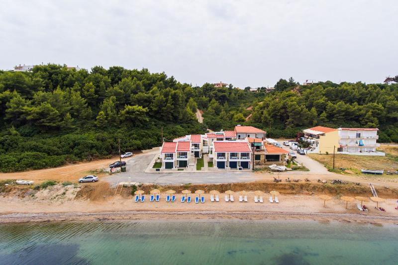 Elpiniki Luxury Apartments Nea Poteidaia Exterior foto